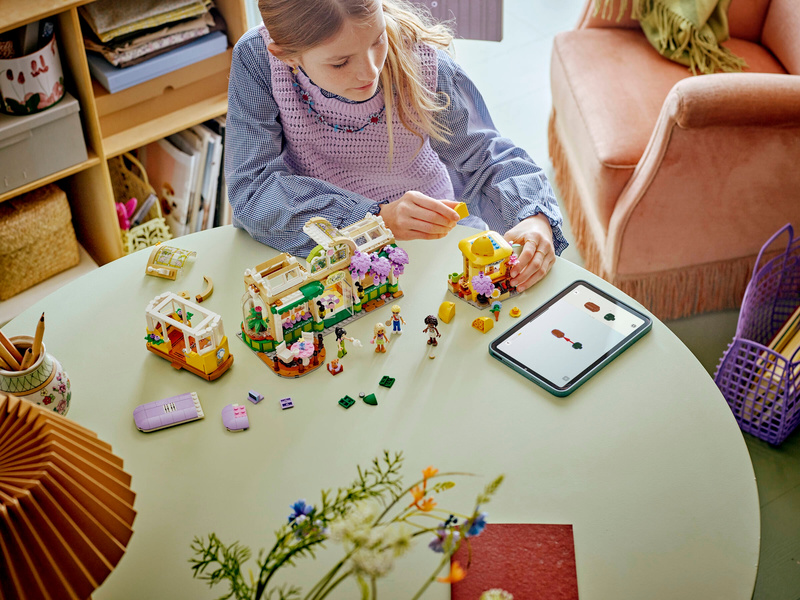 LEGO Friends - Kavárna plná rostlin a květinářství