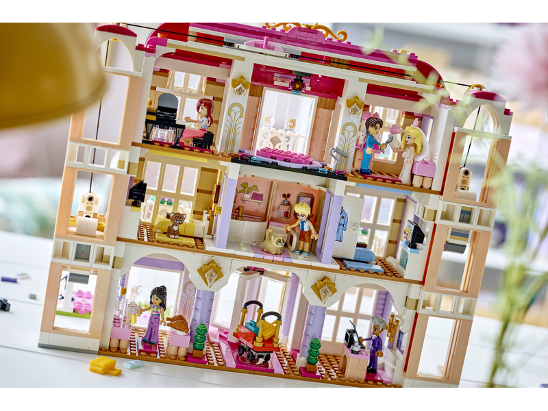 LEGO Friends - Grand Hotel v městečku Heartlake