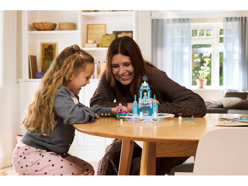 LEGO Disney - Elsin ledový palác a jízda na sněhu