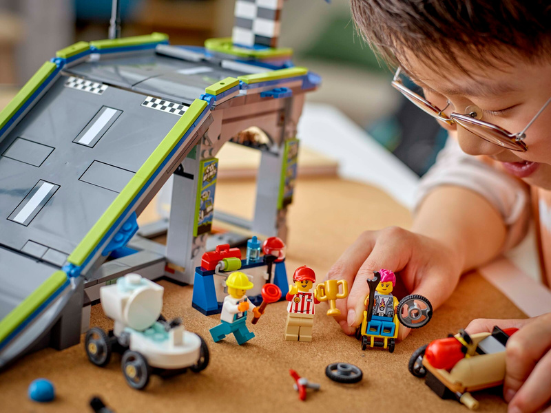 LEGO City - Tvoje pravidla: Závodní dráha s rampami