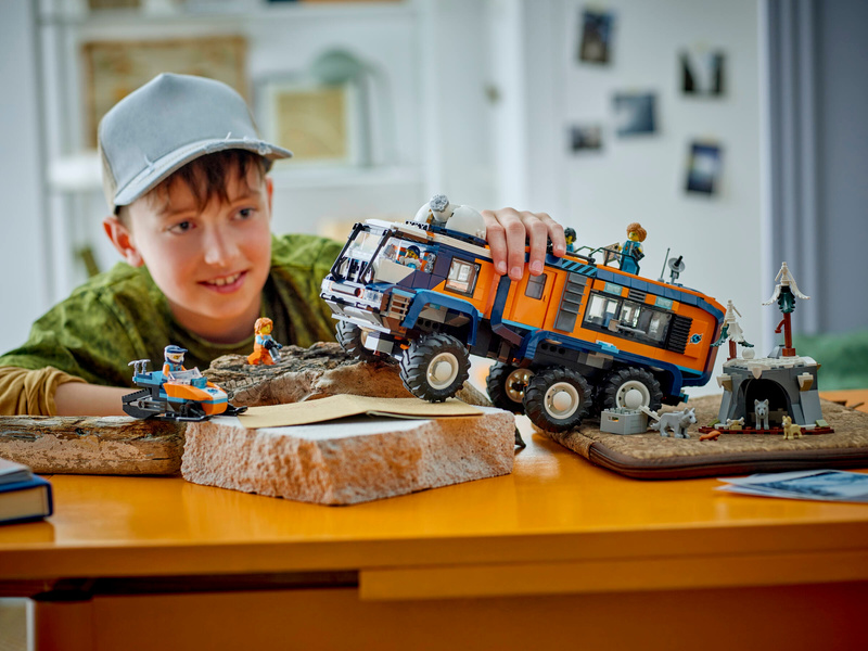 LEGO City - Nákladní auto s laboratoří pro průzkumníky Arktidy