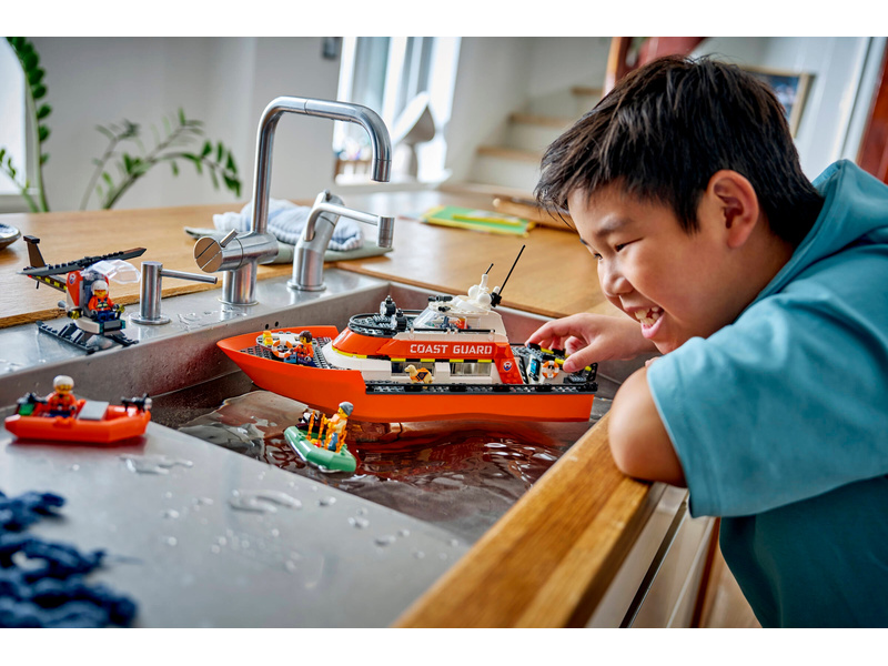 LEGO City - Záchranný člun pobřežní hlídky a vrtulník