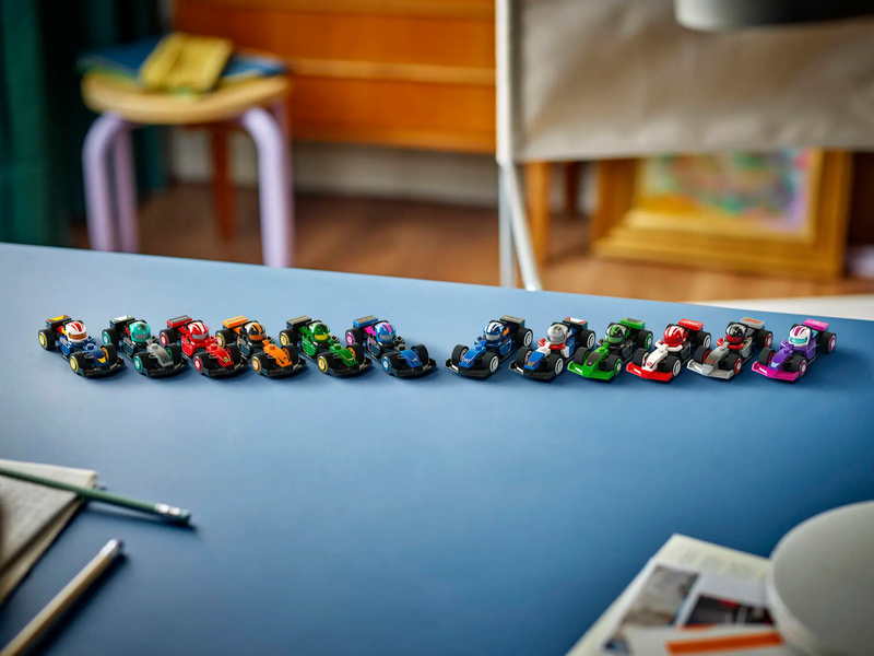 LEGO Minifigurky - Sběratelská závodní auta F1