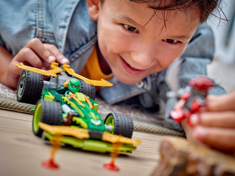 LEGO Ninjago - Lloydovo závodní auto s natahovacím motorem