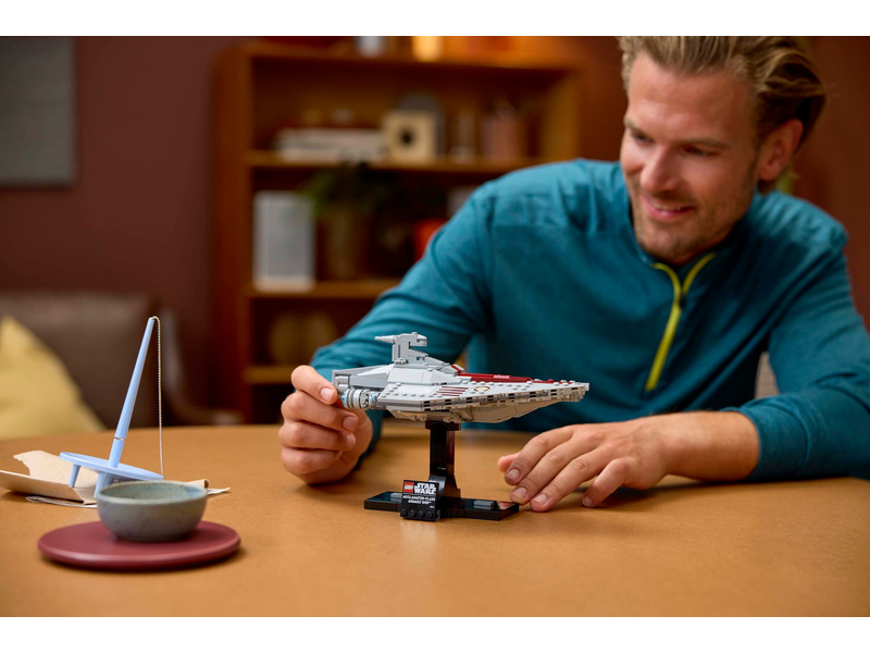 LEGO Star Wars - Útočná loď třídy Acclamator