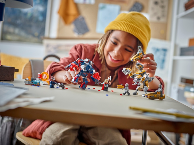 LEGO Marvel - Avengers: Endgame Thor vs. Chitauri