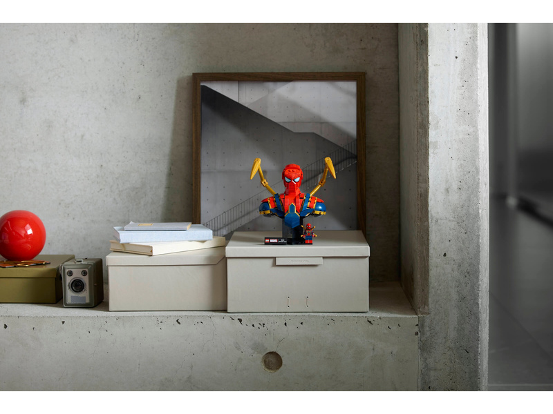 LEGO Marvel - Busta Iron Spider-Mana