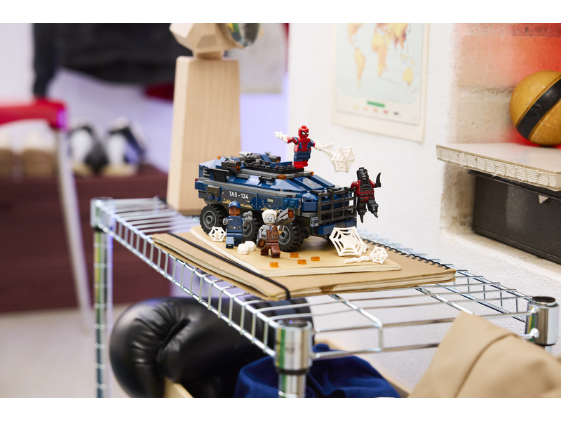LEGO Marvel - Spider-Man a honička za vězeňským transportérem