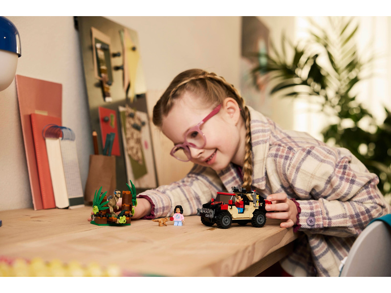 LEGO Jurassic World - Únik před raptorem v terénním autě