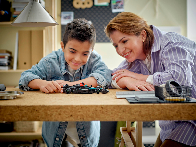 LEGO Speed Champions - Závodní auto Mercedes-AMG F1® W15