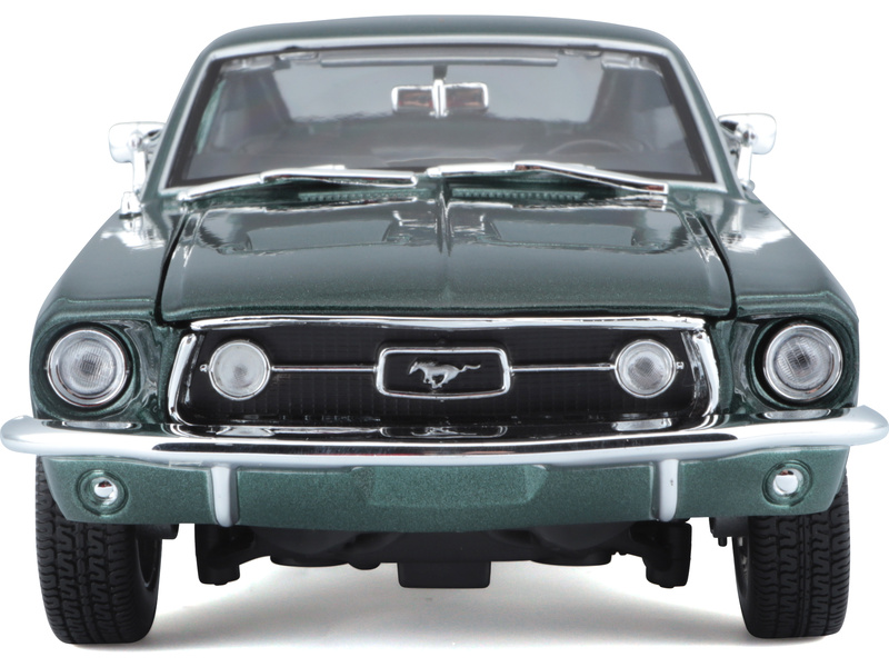 Maisto Ford Mustang Fastback 1967 1:18 zelená metalíza