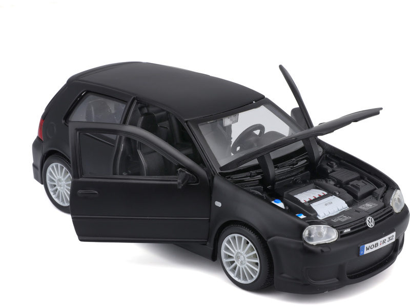 Maisto Volkswagen Golf R32 1:24 černá matná