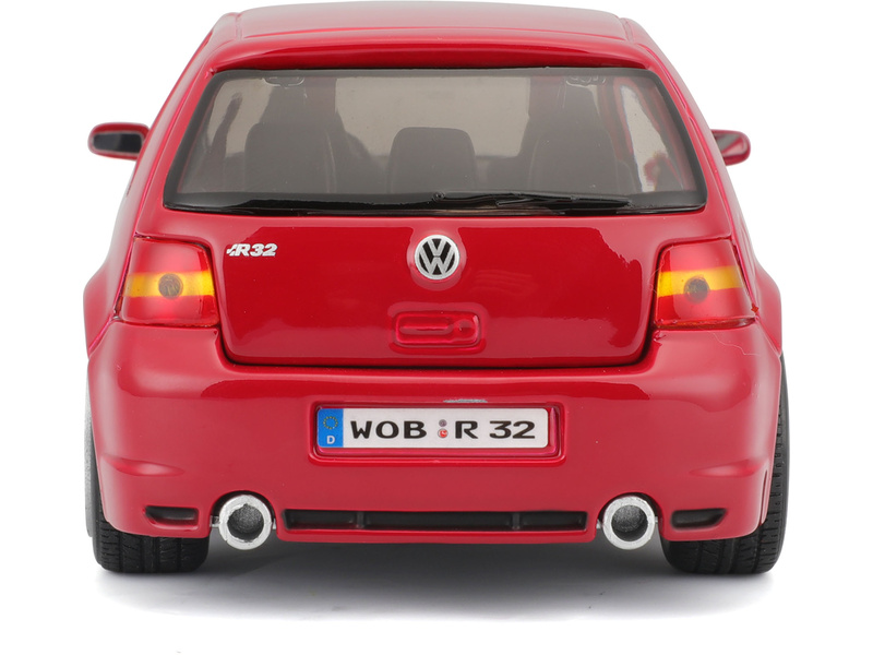 Maisto Volkswagen Golf R32 1:24 červená
