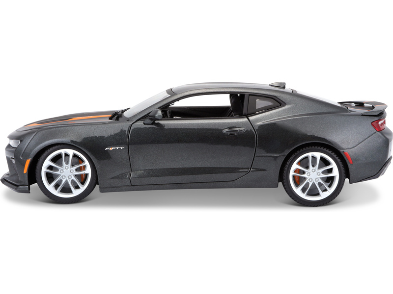 Maisto Chevrolet Camaro 2017 50. výročí 1:18 šedá metalíza