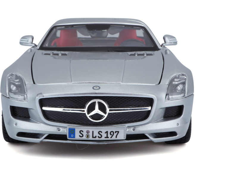Maisto Mercedes-Benz SLS AMG 1:18 stříbrná