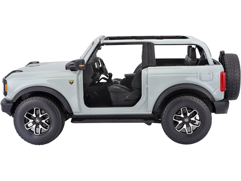 Maisto Ford Bronco Badlands 2021 1:18 kaktusově šedá