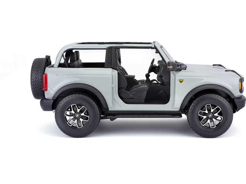 Maisto Ford Bronco Badlands 2021 1:18 kaktusově šedá