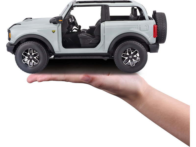 Maisto Ford Bronco Badlands 2021 1:18 kaktusově šedá