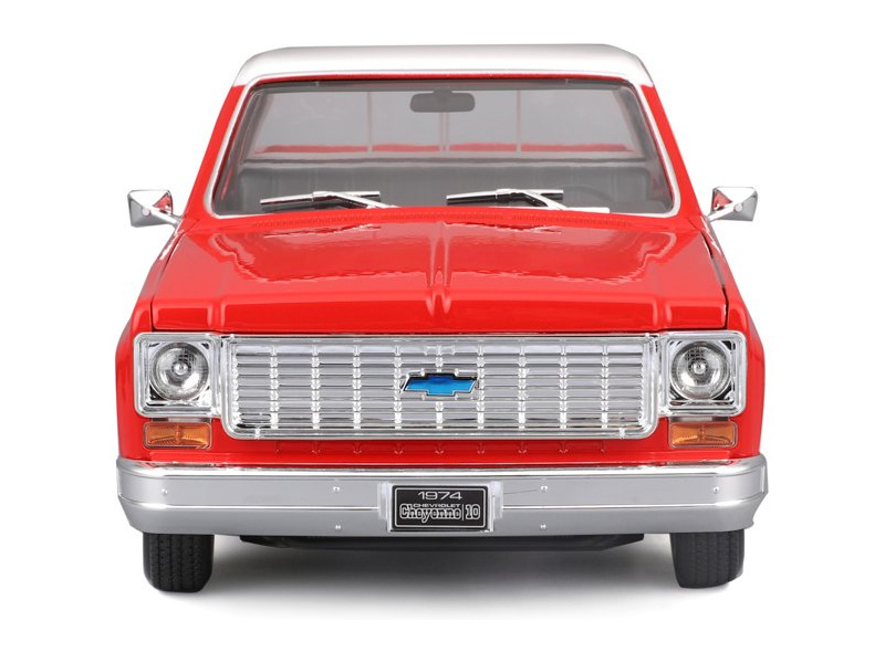 Maisto Chevrolet C10 Cheyenne Super 1:18 1974 červeno-bílá