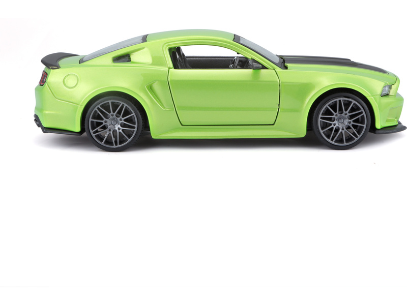 Maisto Ford Mustang Street Racer 2014 1:24 matná zelená