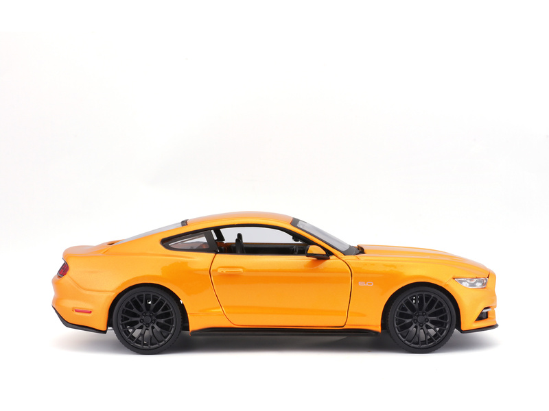 Maisto Ford Mustang GT 2015 1:24 oranžová