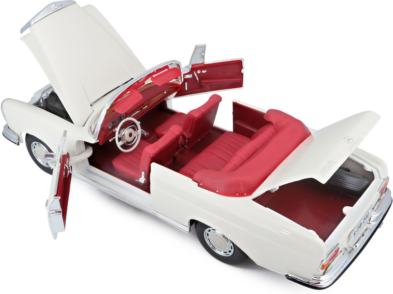 Maisto Mercedes-Benz 280SE Cabrio 1967 1:18 krémová