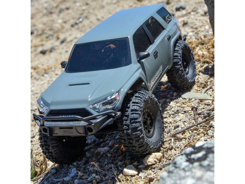 Pro-Line karosérie 1:24 2024 Toyota 4Runner rozvor 132mm, šedá, sestavená: Axial SCX24