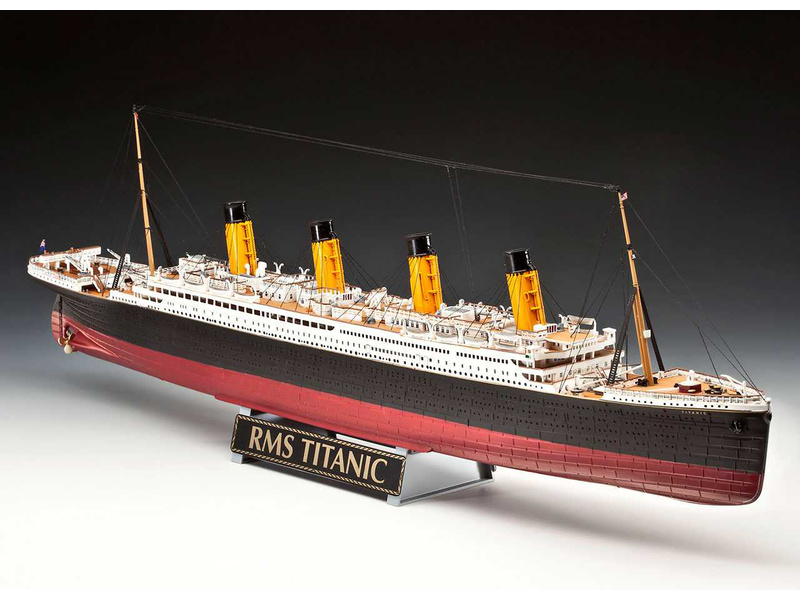 Revell R.M.S. Titanic 100th anniversary giftset