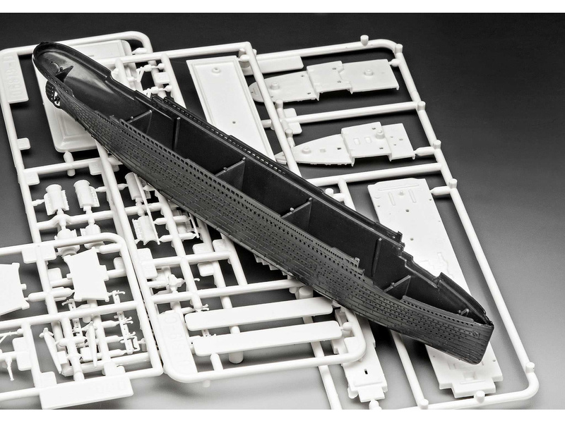 Revell R.M.S. Titanic (1:1200) (Starter Kit)