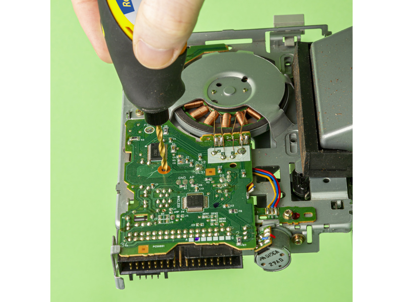 Rotacraft vrtací frézka RC18X se 75 nástroji