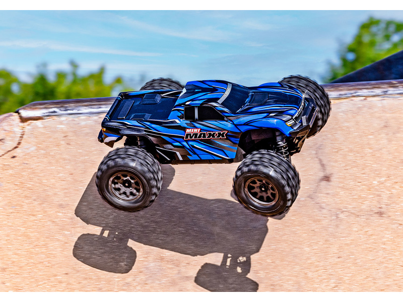 Traxxas Mini Maxx 1:12 BL-2s RTR černý