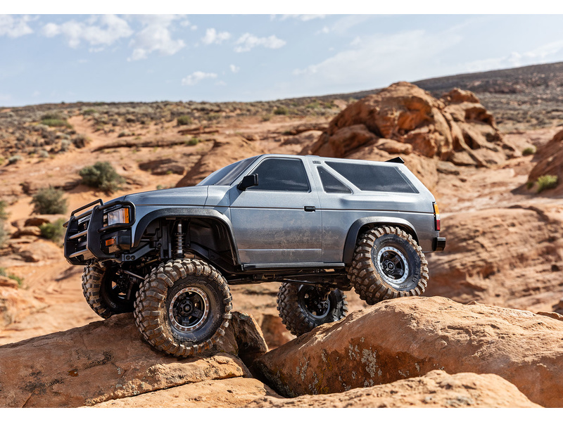 Traxxas TRX-4 Nissan Pathfinder 1988 1:10 RTR červený