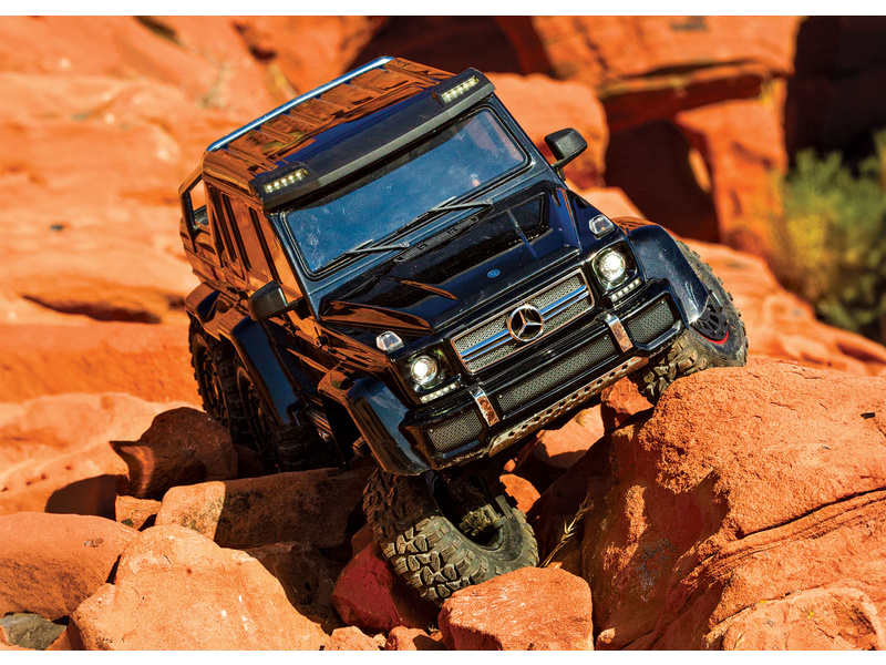Traxxas TRX-6 Mercedes G 63 6x6 1:10 RTR černý