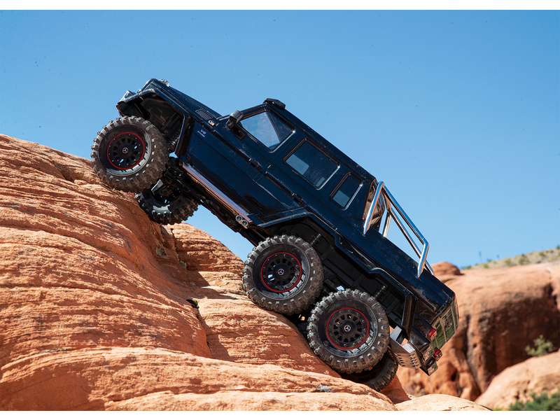 Traxxas TRX-6 Mercedes G 63 6x6 1:10 RTR černý