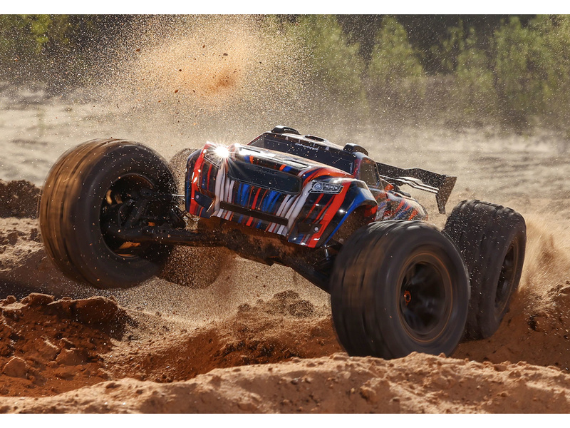 Traxxas Sledge 1:8 RTR oranžový s belted pneu,