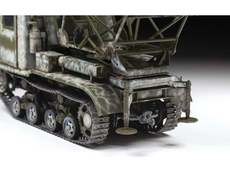 Zvezda STZ-5 s BM-13 Kaťuša (1:35)