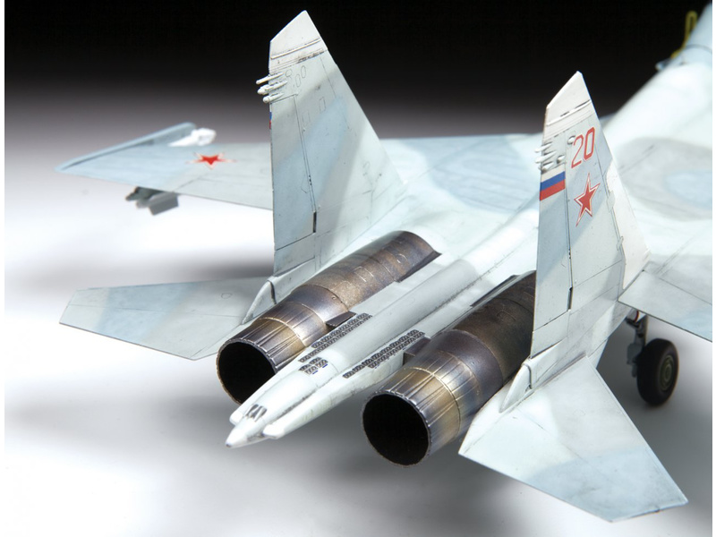 Zvezda Suchoj SU-27 UB Flanker-C (1:72)