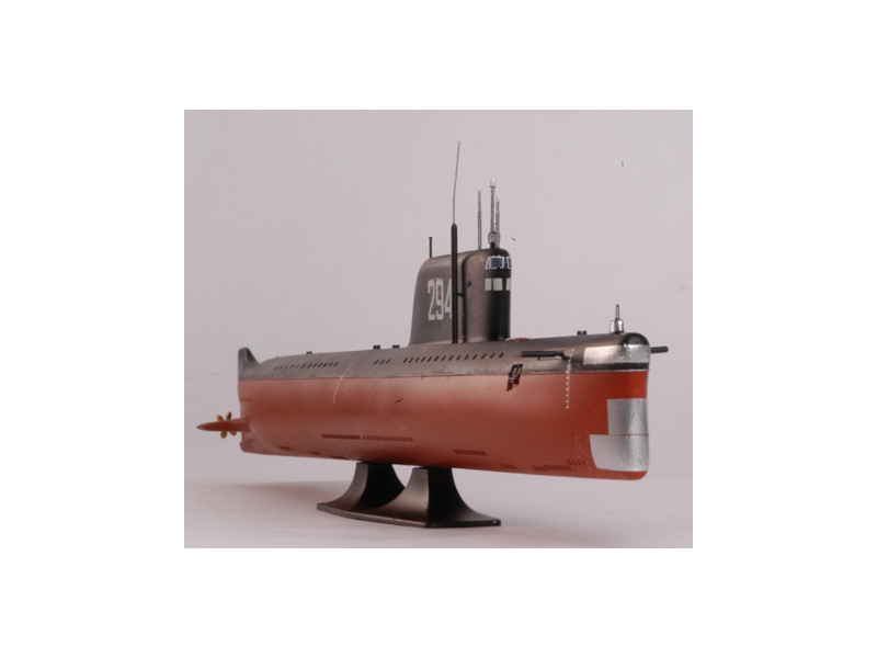 Zvezda K-19 Soviet Nuclear Submarine "Hotel" Class (1:350)