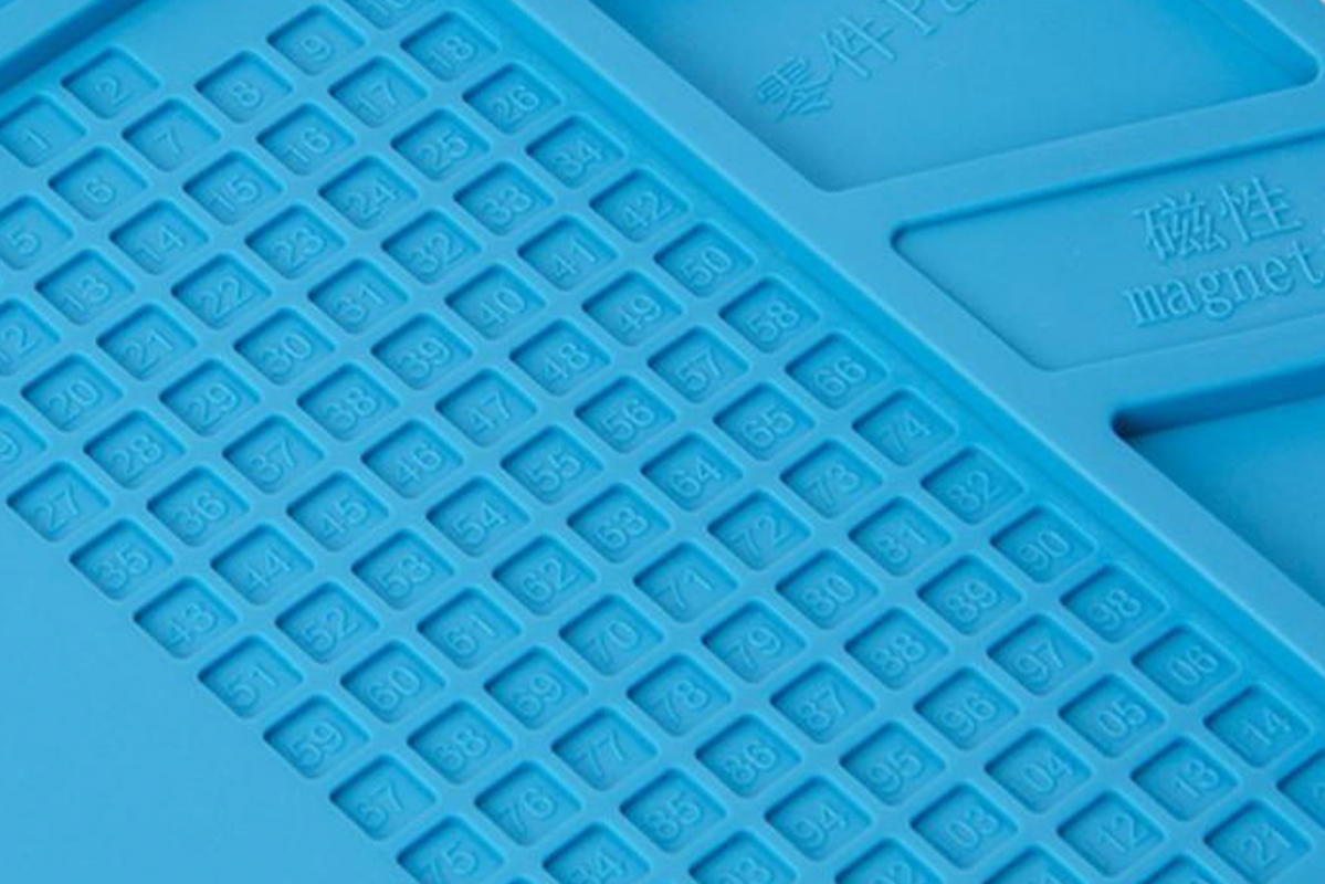 Opravářská podložka s magnetem (51,5 x 36,5 cm)