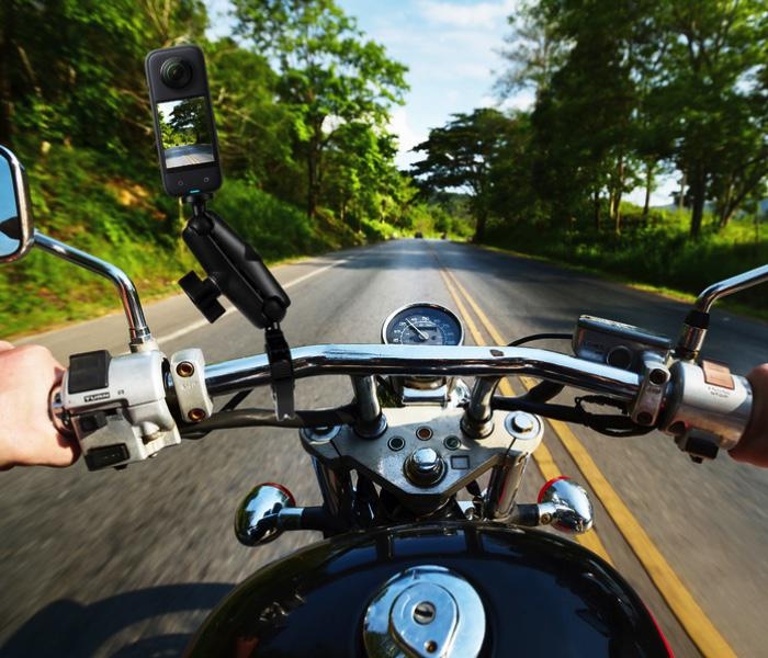 Rychloupínací držák na motorku