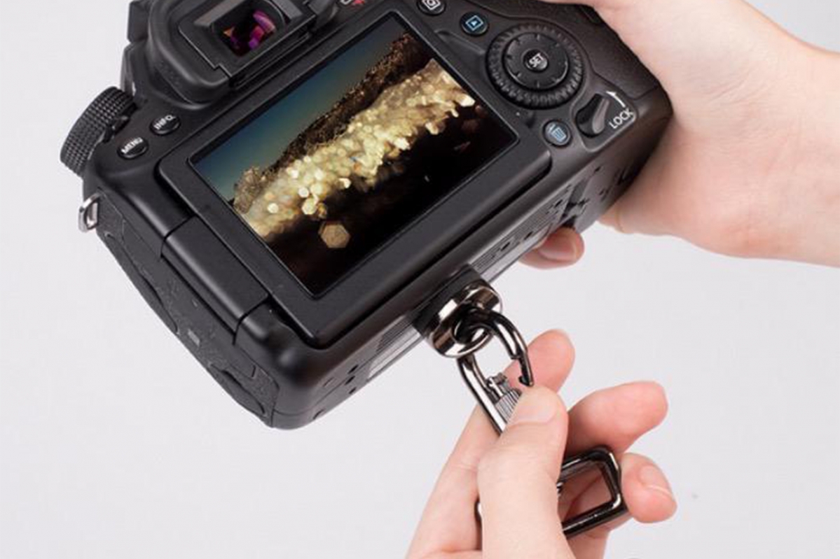 Šroub s háčkem a poutkem 1/4"