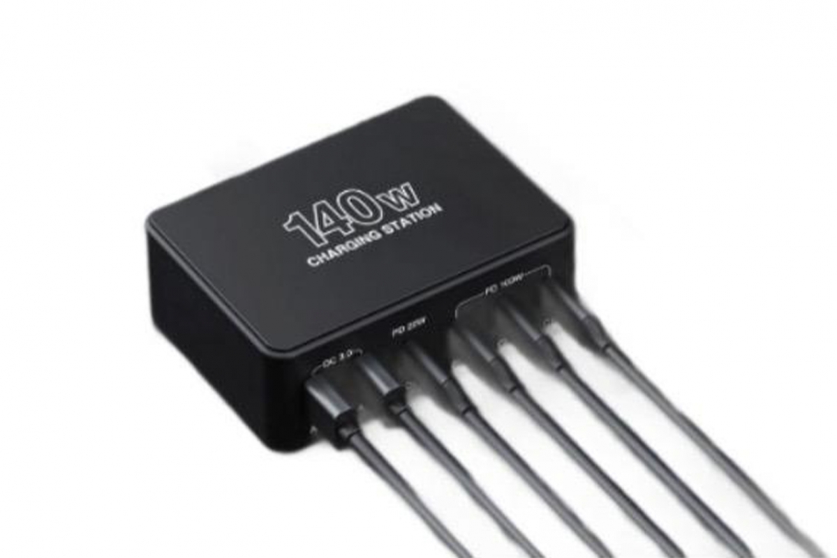 6in1 140W USB-A & USB-C Nabíječka