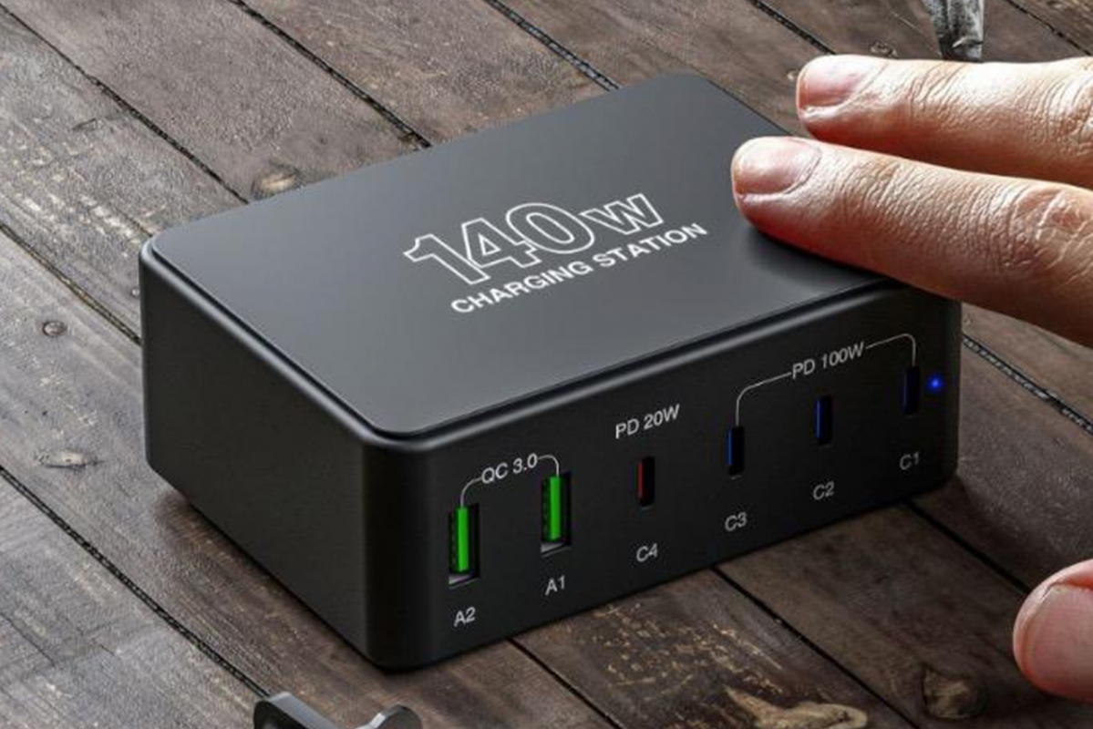 6in1 140W USB-A & USB-C Nabíječka