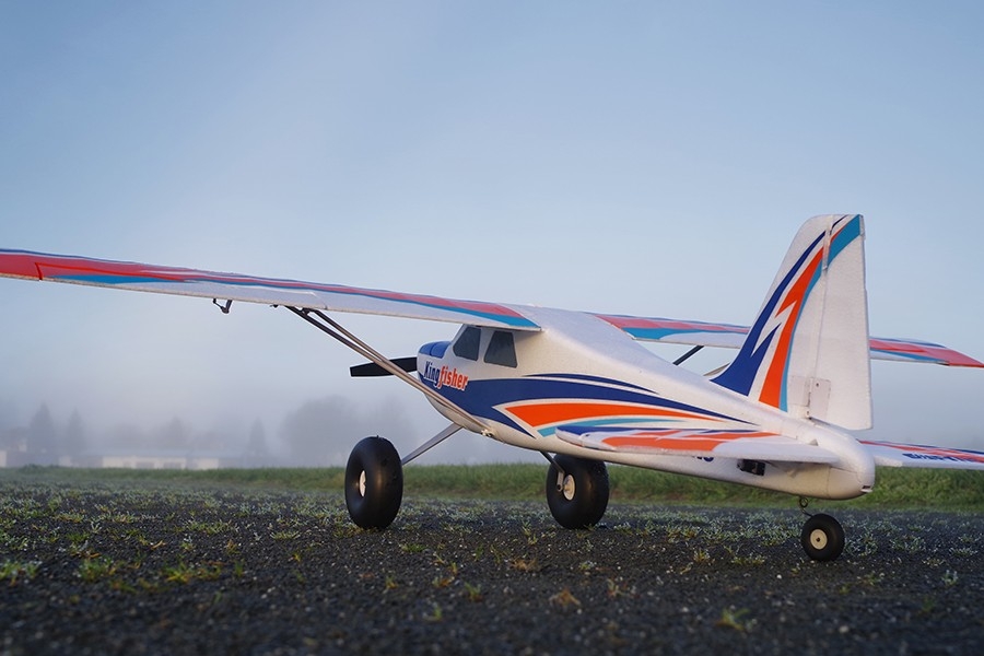 Kingfisher 1400mm PNP s koly, plováky a lyžemi