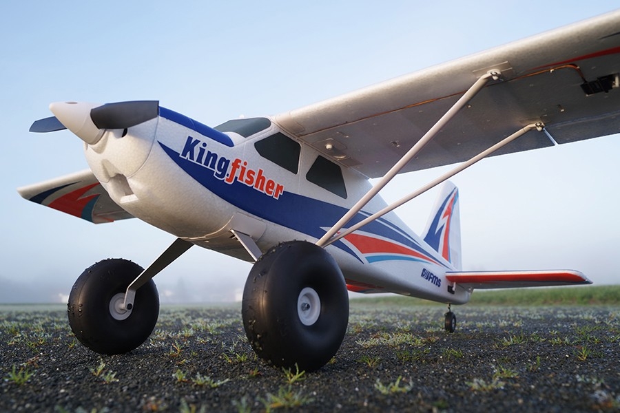 Kingfisher 1400mm PNP s koly, plováky a lyžemi