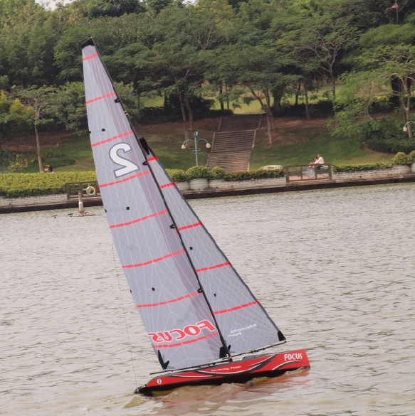 Focus V2 RTR plachetnice,