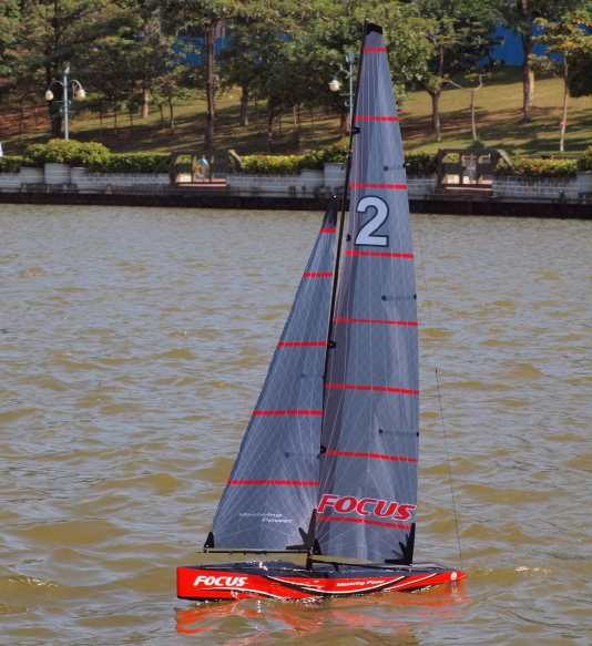 Focus V2 RTR plachetnice,
