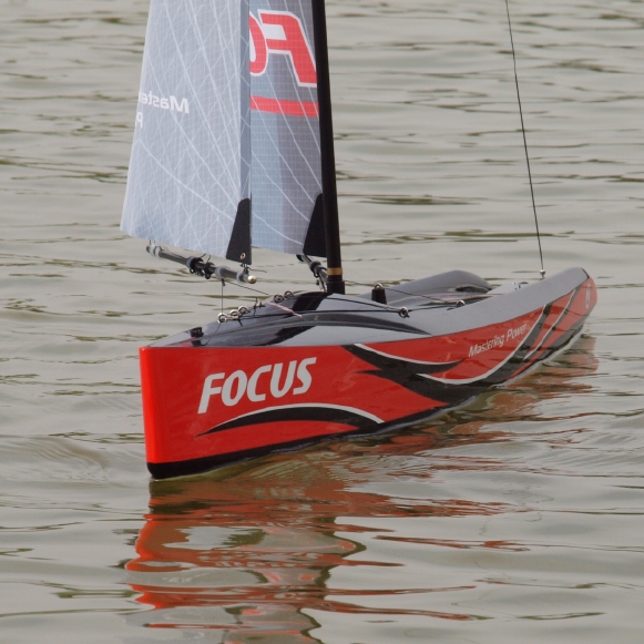 Focus V2 RTR plachetnice,
