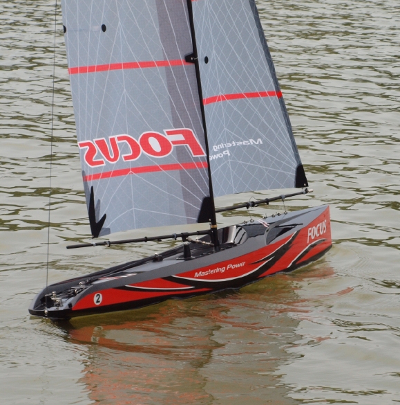 Focus V2 RTR plachetnice,
