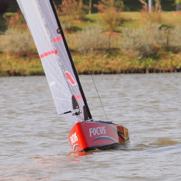 Focus V2 RTR plachetnice,